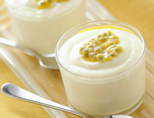 Yogurt fresco al gusto yuzu e frutto della passione
